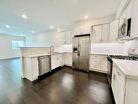 2nd image of 5758 Camellia Ave #402