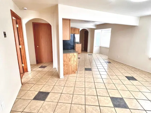 615 Candelaria Rd NW, Albuquerque, NM 87107
