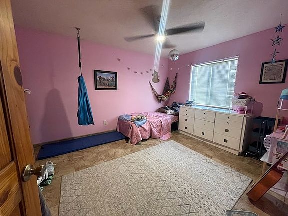 3rd image of 150A Los Rios Rd