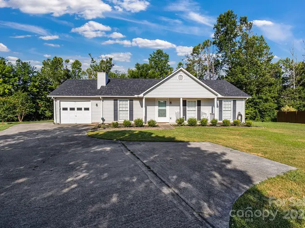 1012 Thorncrest Dr, Fletcher, NC 28732