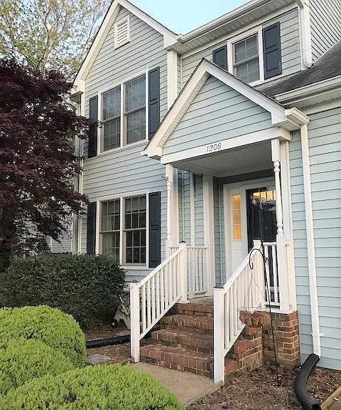 1208 Priscilla Ln — Photo 1