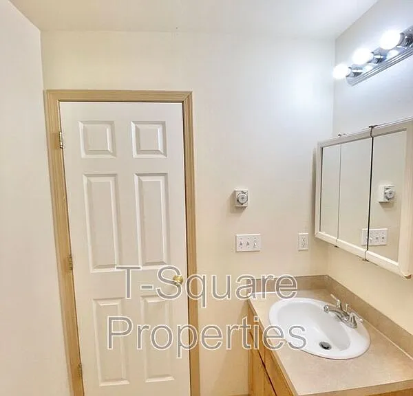 717 Cedar Ave #202 — Photo 6
