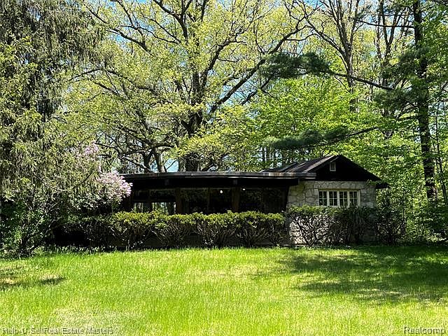 1st image of 5058 Lakeshore Rd