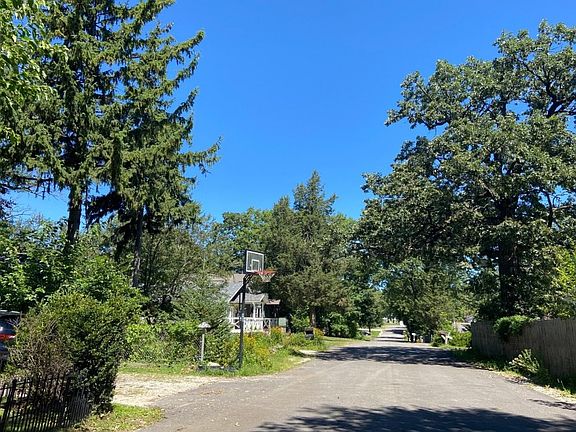 5th image of 33582 N Oakland Dr