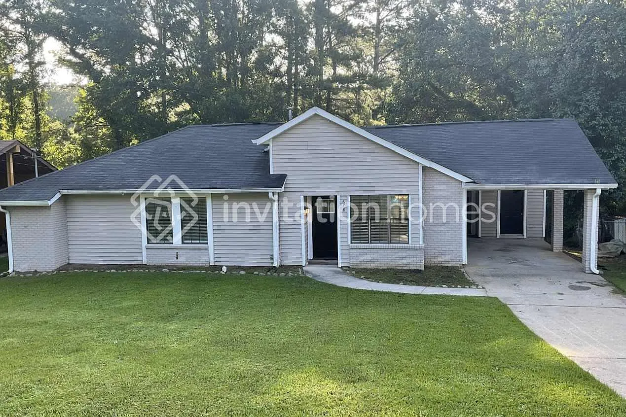 678 Utoy Cir Sw Atlanta, GA 30331 — Photo 1
