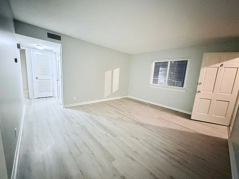 3328 Pinewood Ave — Photo 29