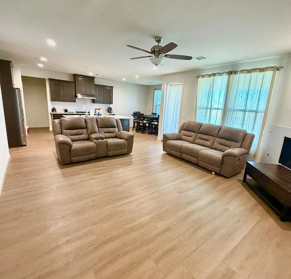 4 bed, 2032 sqft, $3,195 — Photo 3