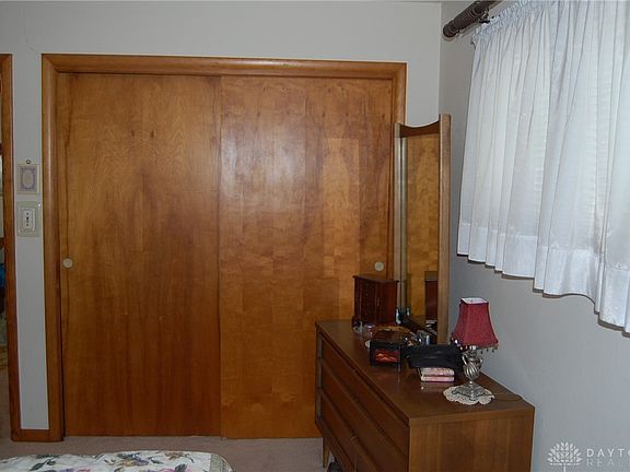 5th image of 861 E Wood St