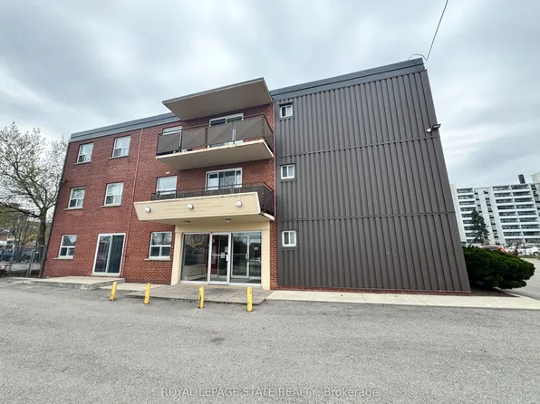 105 Tia Dr #105, Hamilton, ON L8H 2N8