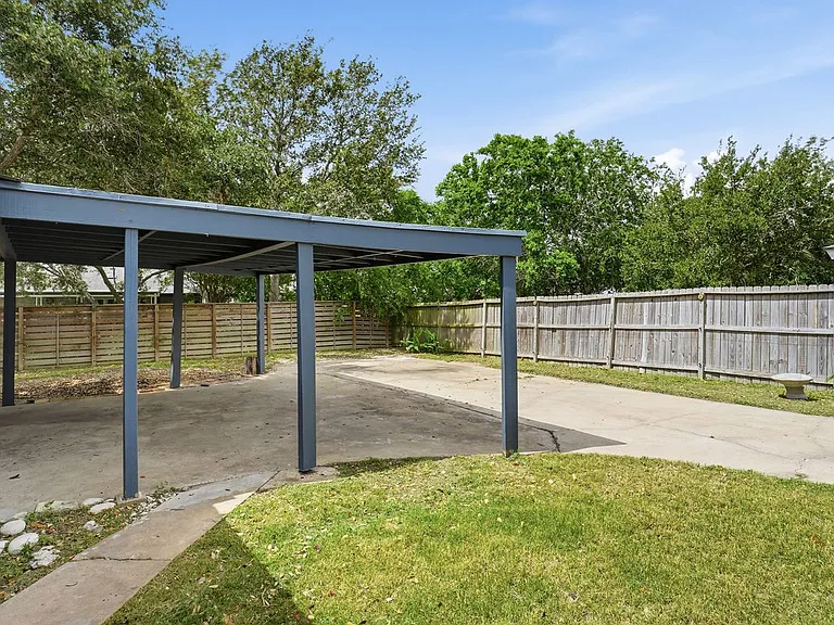 4049 Rooney Dr — Photo 27