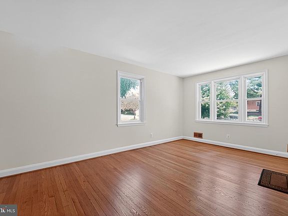 5th image of 244 Blakeney Rd