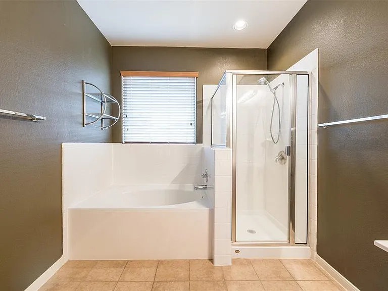 913 Brighton Pl — Photo 21