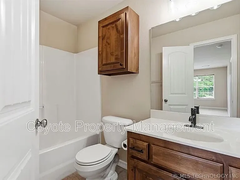 2809 N Fern Ave — Photo 17