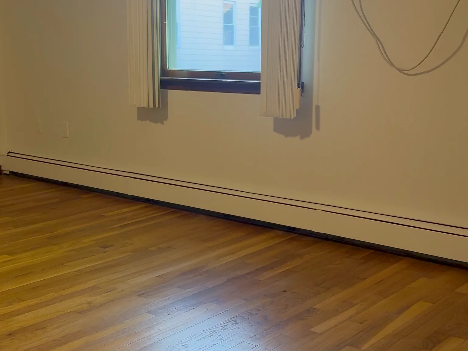 3 bed, 1200 sqft, $3,300 — Photo 2