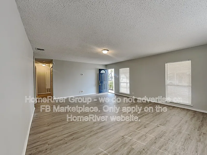 3 bed, 1.5 bath, 1296 sqft, $1,390 — Photo 4