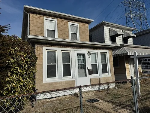 217 Center St Photo 1