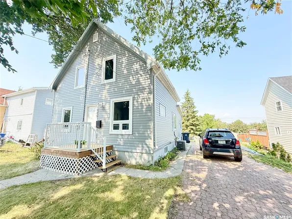 325 3rd AVENUE S, Weyburn, SK S4H 1X5