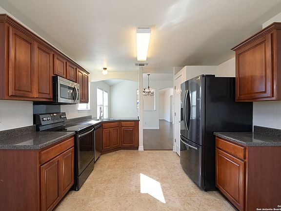 3rd image of 11122 Montague Trail