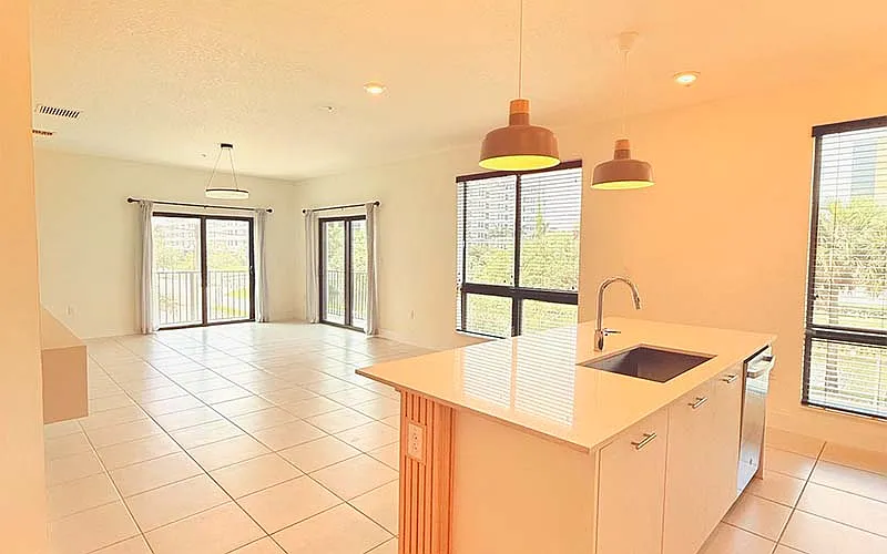 3 bed, 1334 sqft, $3,300 — Photo 4