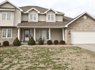 3669 N Oak Point Ave, Springfield, MO 65803