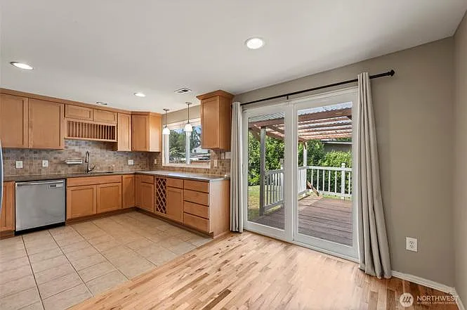 16608 NE 9th St — Photo 5