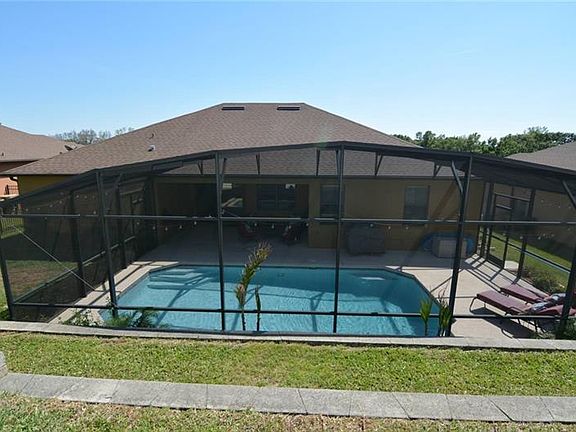 3rd image of 10805 Wyandotte Dr