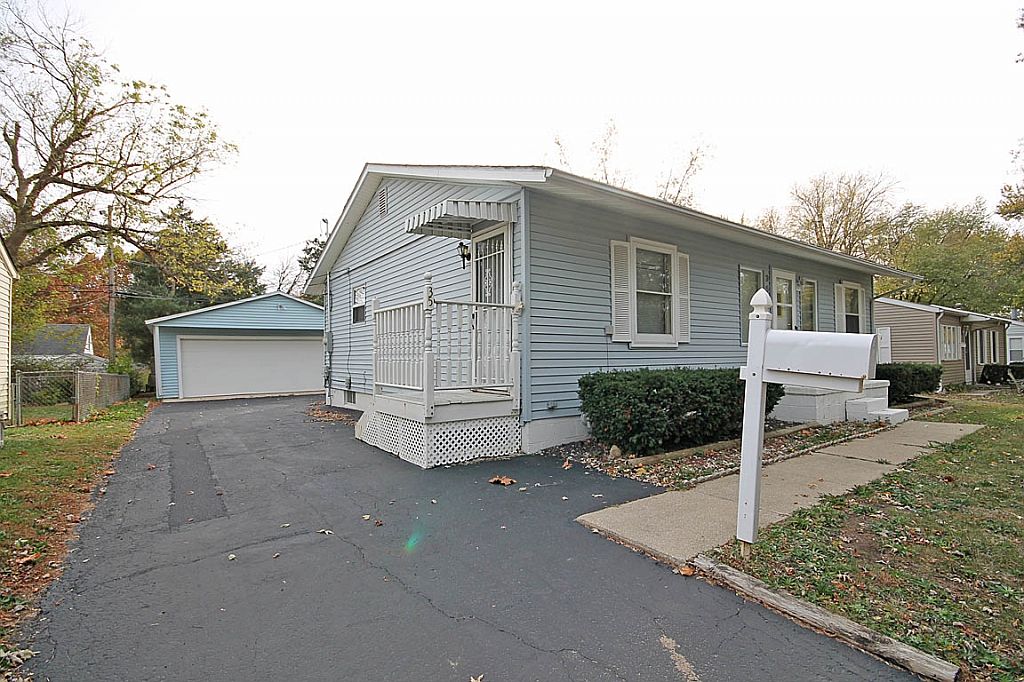35 Ridgeway Dr, Decatur, IL 62521 | Zillow
