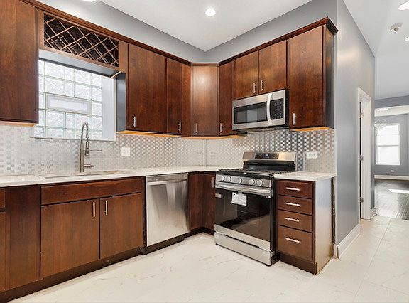 4th image of 6549 S Saint Lawrence Ave #1