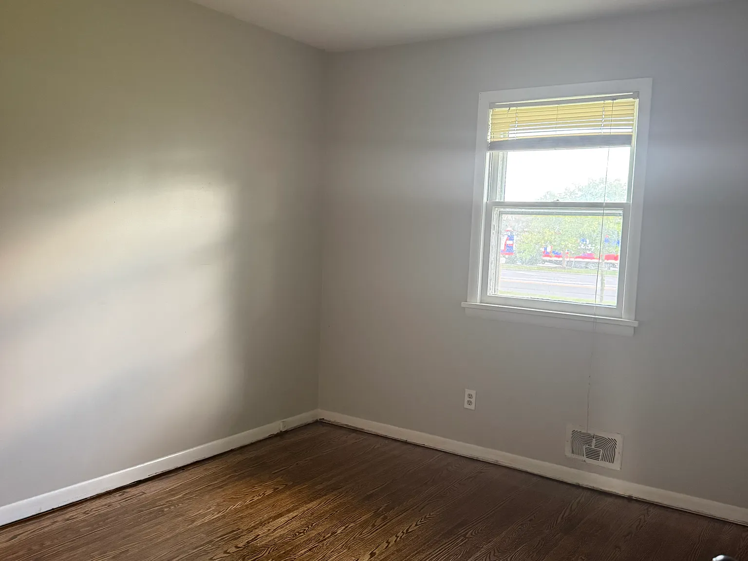 3 bed, 1340 sqft, $2,400 — Photo 3