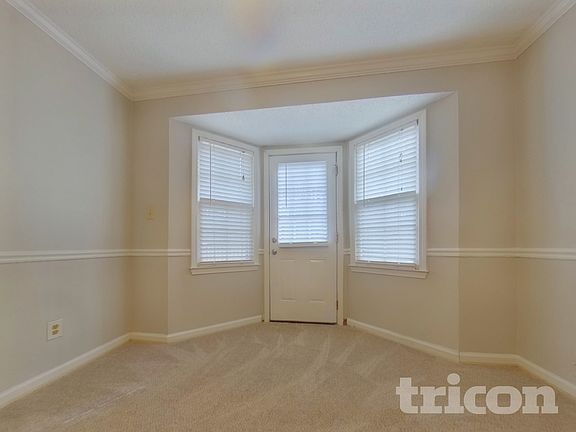 5th image of 329 Stratford Dr