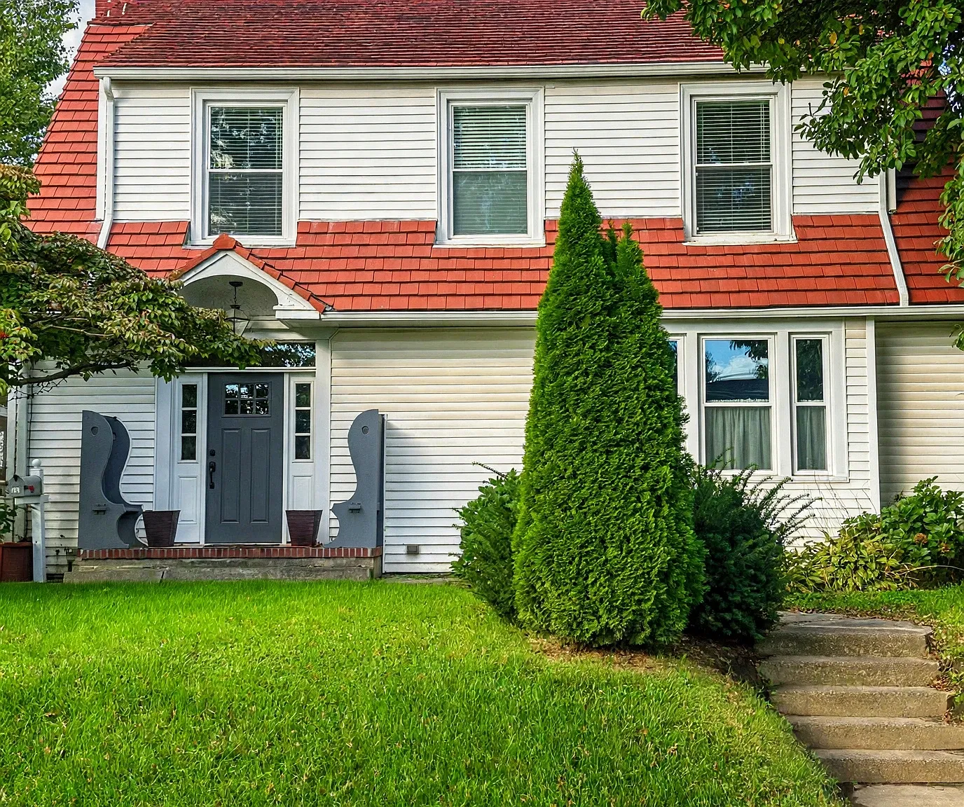 4 bed, 1.5 bath, 2297 sqft, $2,450 — Photo 1