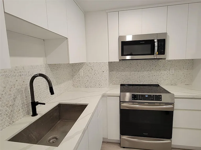 2655 Collins Ave #608 — Photo 6