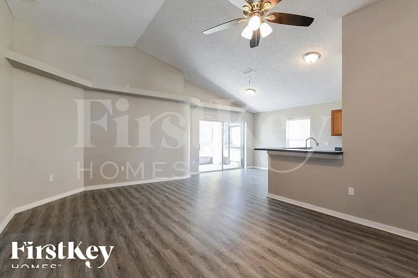 3 bed, 2.0 bath, 1412 sqft, $1,885 — Photo 3