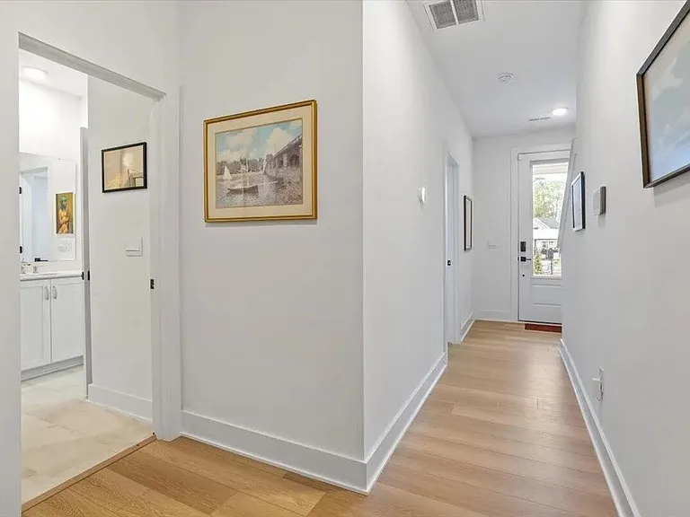 522 Billingshurst Way — Photo 14