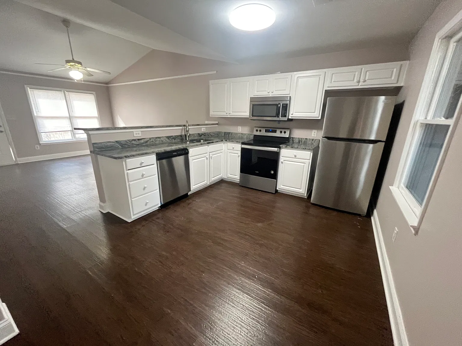 3 bed, 1420 sqft, $1,750 — Photo 2