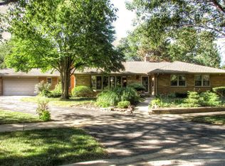 402 W Council Trl, Mount Prospect, IL