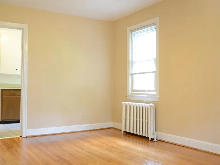 8210 Greenwood Ave — Photo 2