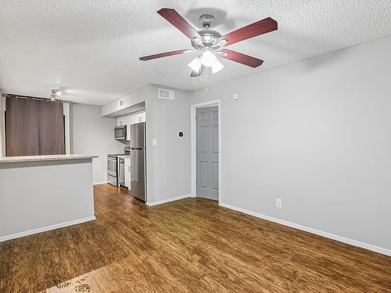 Lamar Place Apartments — Photo 62