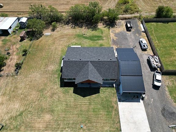 4th image of 110 Vick Dr