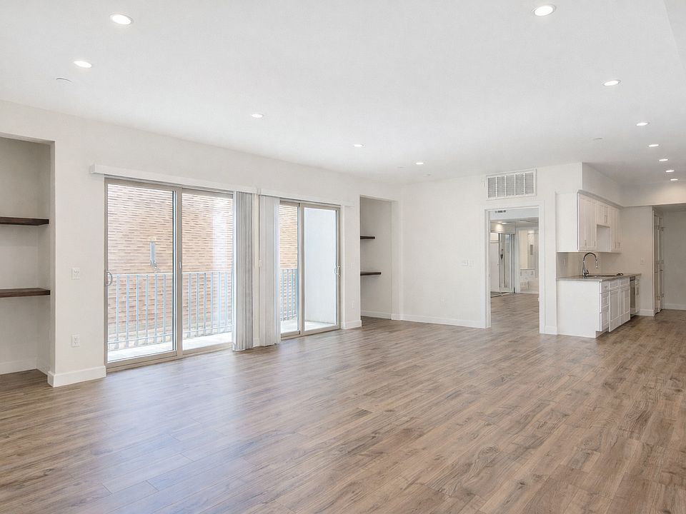 1st image of 340 N Oxford Ave #203