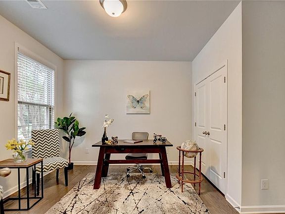 5th image of 1055 Grove Valley Dr
