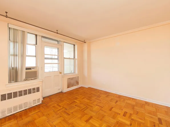 770 Ocean Parkway image 1 of 13