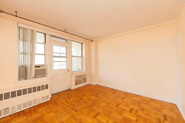 Sold by Remax Real Estate Professionals | media 11