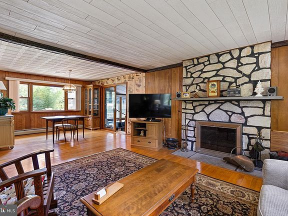 2nd image of 1502 Upper Greenbriar Rd