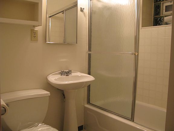 4th image of 2137 N Hoyne Ave