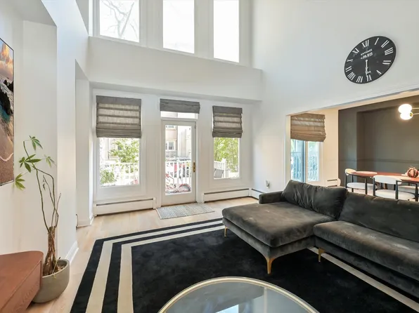 207 Shearwater Ct West image 19 of 32