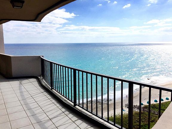 SPACIOUS SUNNY BALCONY