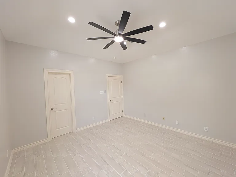 3432 Midtown Cir — Photo 13