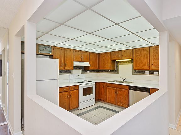 5th image of 375 Plum Creek Dr APT 503