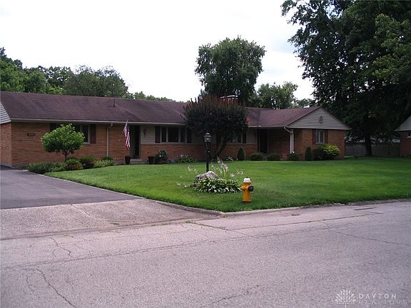 3rd image of 300 Judith Dr